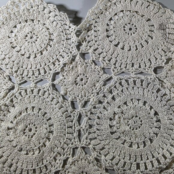 Vtg Crochet White Doily Table Runner grannycore cottagecore 30 by 14 - Picture 3 of 5